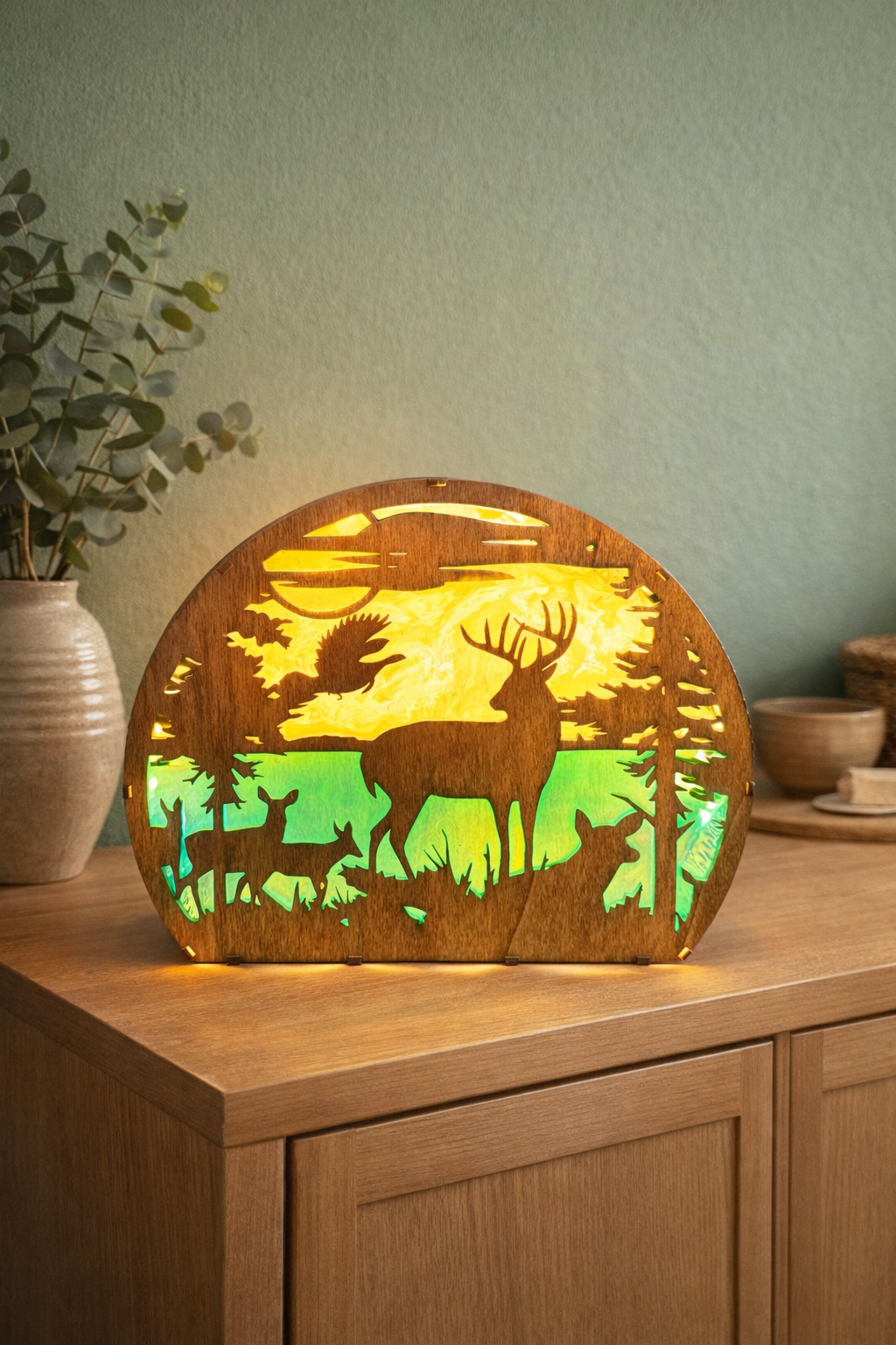 Lampada Artistica in Legno e Resina – Cervo nella Foresta