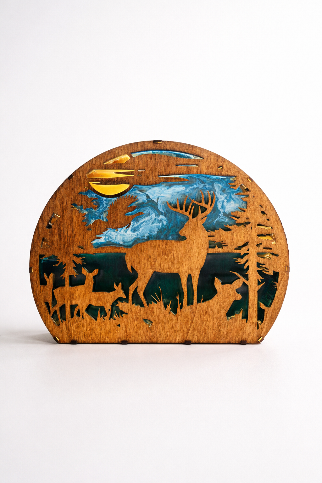Lampada Artistica in Legno e Resina – Cervo nella Foresta